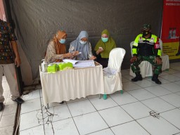 Forkopimda Sidoarjo rombongan rombongan sambangi pelaksanaan Vaksin