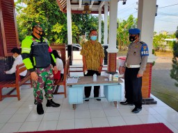 Babinsa Ramil 0816/07 Krembung laksanakan Pam Kebaktian Paska Gereja