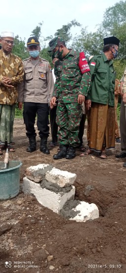 Babinsa Ds Mojoruntut Hadiri Peletakan Batu Pertama Pembangunan Masjid