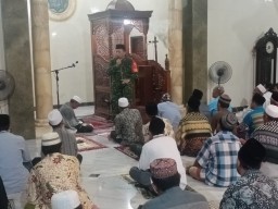 SAFARI RAMADHAN, DANRAMIL 16 WARU DAN BABINSA TAMBAKOSO SHOLAT TARWEH