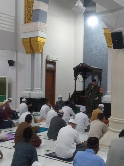 BABINSA TAMBAK SAWAH MENDAMPINGI DANRAMIL 0816/16 WARU SHOLAT TARWEH
