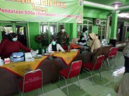 Babinsa Ramil 05/Tulangan pantau vaksinasi Tahap II di Ds. Kenongo