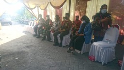 DANRAMIL WARU DAMPINGI BUPATI SIDOARJO MELEPAS PRODUK UMKM DS TROPODO