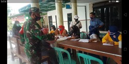 BABINSA12 PRAMBON LAKSANAKAN PENDAMPINGAN VAKSIN COVID-19