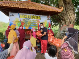 MAKAM PUNDEN LELUHUR DUSUN SEMAMPIR ADA SEMBAKO GRATIS