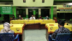 Babinsa Jabon Bersama Tiga Pilar Sosialisasi PPKM Darurat
