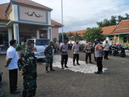 KORAMIL 0816/05 LAKSANAKAN PENGAMANAN DALAM PELAKSANAAN VAKSINASI