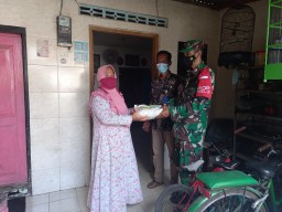 BABINSA 0816/03 BUDURAN MENYALURKAN BANSOS KEPADA WARGA