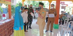 BABINSA 0816/03 BUDURAN MELAKSANAKAN PENDAMPINGAN PENYALURAN BLT - DD