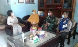 Babinsa Desa Tambak Rejo Laksanakan Tracer Covid 19
