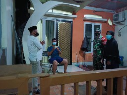BABINSA SIWALANPANJI SALURKAN BANTUAN PAKET OBAT KEPADA WARGA ISOMAN