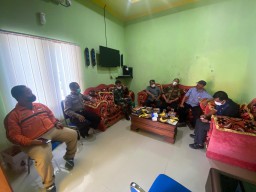 Babinsa 05 Tulangan laksanakan pengamanan penyerahan BLT DD