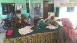 Babinsa Koramil 0816/05 Tulangan Lakukan Pengamanan Vaksinasi Covid-19