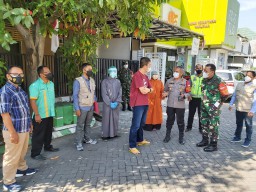 DANRAMIL 0816/16 WARU PIMPIN EVAKUASI WARGA ISOMAN DESA TROPODO