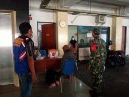 CEGAH PENULARAN KLUSTER KELUARGA,EVAKUASI WARGA ISOMAN KE ISOTER
