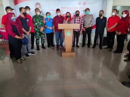 BABINSA PEPELEGI LAKUKAN PENGAMANAN VAKSINASI COVID-19 BAGI 10 WARGA