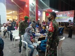 Serbuan Vaksin Covid-19,Kodim 0816 target 300 warga sekitar Transmart