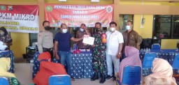 Babinsa Koramil 0816/06 Tanggulangin Dampingi Penyaluran BLT-DD