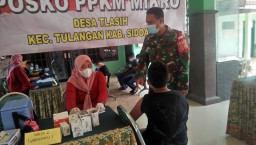 BABINSA TULANGAN MELAKSANAKAN PENGAMANAN DAN PENDAMPINGAN VAKSINASI