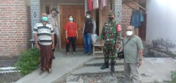 Babinsa Koramil 05/Tulangan Evakuasi Warga terpapar covid-19 ke Isoter