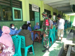 Serka Awwabin Pam giat Vaksin di SMK Islam Desa Rejeni Kec.Krembung