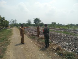 Pendayagunaan limbah sampah jadi lahan agrowisata di Kebaron Tulangan