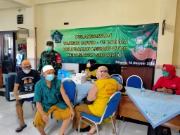 Babinsa Lemahputro maksimalkan pengamanan vaksinasi covid-19 wilayah
