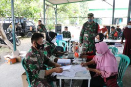 Kodim 0816 Sidoarjo Salurkan Dana BTPKLW-TNI kepada PKL/Warung