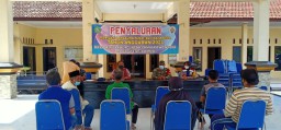 Babinsa Ramil 13/Wonoayu dampingi giat pembagian BLT DD di Wonoayu