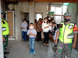 ANGGOTA KORAMIL 0816/03 BUDURAN MELAKSANAKAN PENGAMANAN PERAYAAN NATAL