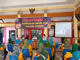 Anggota Koramil 0816/03 Buduran hadiri pelatihan pemasaran produk UMKM