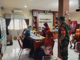 BABINSA SIDOARJO KOTA DAMPINGI PELAKSANAAN VAKSINASI PADA ANAK USIA