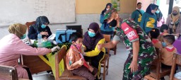 BABINSA PELDA KHOIRI PENDAMPINGAN PROGRAM VAKSIN DI SDN PONOKAWAN