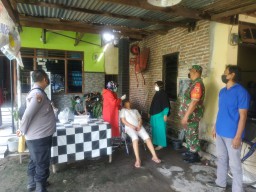 Babinsa Ramil Krembung laksanakan Treacer Kontak Erat di Ds Kandangan