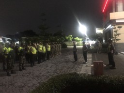 Anggota Koramil 05Tulangan Laksanakan Operasi Yustisi Prokes Covid-19