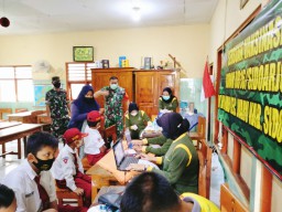 KORAMIL 0816/16 WARU GELAR SERBUAN VAKSIN SISWA/SISWI SDN 1,2 WEDORO