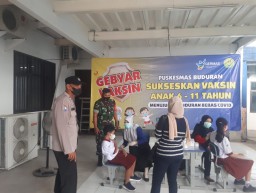 Babinsa 0816/03 Buduran melaksanakan pendampingan Vaksin di sekolahan