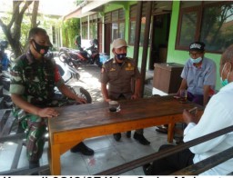 Babinsa 07/Krembung laksanakan Komsos Bersama Perangkat Desa Gading