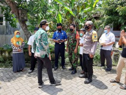 Babinsa Kenongo lakukan pengamanan kunker Bupati Sidoarjo di Tulangan