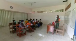 BABINSA KORAMIL 0816/14 TAMAN SOSIALISASI PROKES DI WILAYAH