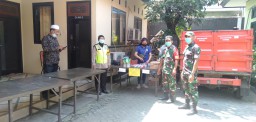 BABINSA KORAMIL 0816/14 TAMAN DAMPINGI KEGIATAN OPRASI PASAR MURAH