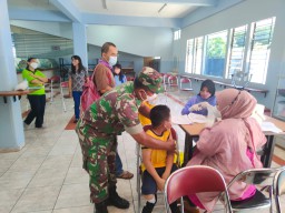 BABINSA RAMIL 0816/16 WARU PANTAU VAKSIN UMUR 6-11 TH DESA TROPODO