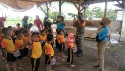 Keceriaan siswa SmartKid Tenggulunan Outbound bersama Babinsa Tulangan