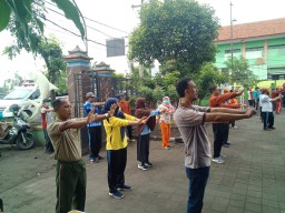 SENAM SEHAT BABINSA 0816/14 TAMAN BERSAMA UNSUR PEMDES TROSOBO
