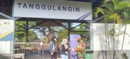 Babinsa Koramil 06 Tanggulangin Lakukan Penegakan Prokes Covid-19