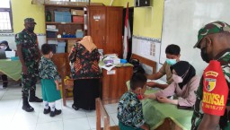 Koramil 0816/17 Gedangan gencarkan kegiatan vaksin anak di SDN 2 Sruni