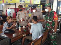 Koramil 0816/05 bersama Polsek Tulangan lakukan Operasi Yustisi Prokes