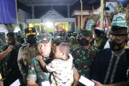 Kepala Staf TNI AD Takziah ke Rumah Sertu Eka di Sidoarjo