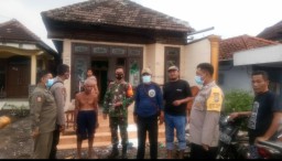 Babinsa 0816/05 Dampingi Danramil kunjungi Warga Terdampak bencana