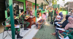 Koramil 0816/06 Tanggulangin Salurkan BTPKLWN-TNI
